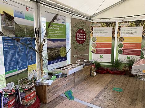 Auf der Bioökonomie Aktionswoche im Herbst 2019 in Hannover konnten sich Besucher über nachhaltige Produkte aus nachwachsenden Rohstoffen, darunter auch Paludikulturen, informieren.